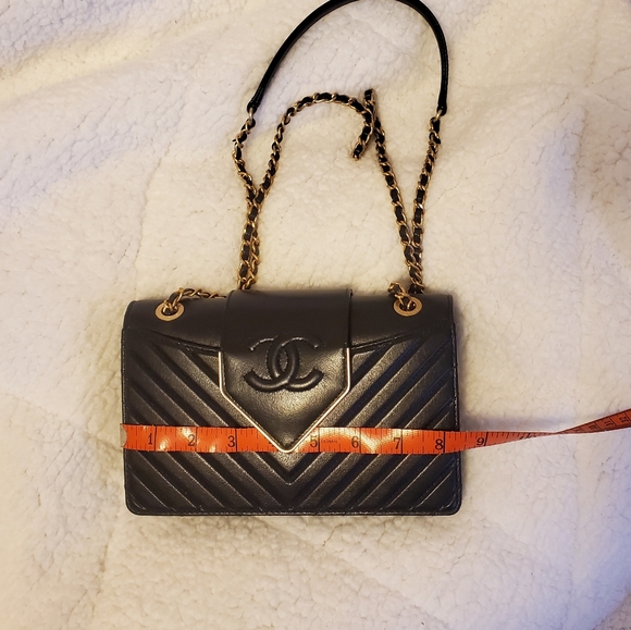 Chanel chevron crossbody - Picture 8 of 15